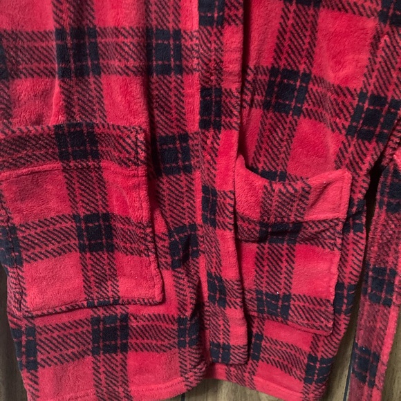 VS pink Buffalo plaid robe. - Picture 3 of 6